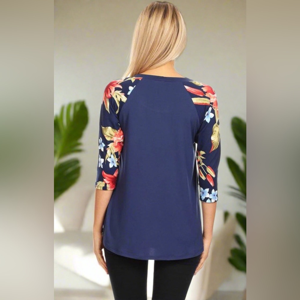 S/M NEW Womens Navy Blue Top, Floral Sleeve 3/4 Sleeve Shirt - Picture 4 of 6